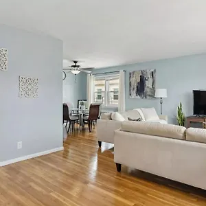 Rockaway 3 Bedroom By The Sea. New York