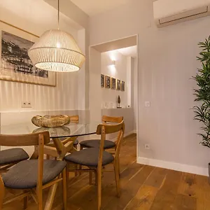 Upscale & Modern 2bdr Apartment Lisbon